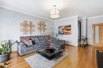 Apartamento T1 à venda na Rua Engenheiro Vasco Villas