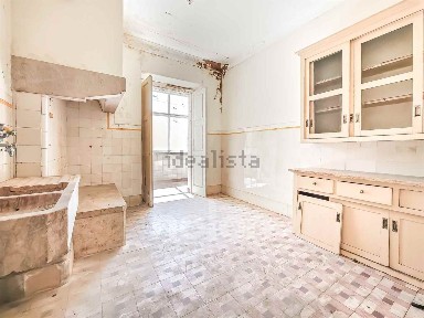 Apartamento T4 à venda na Rua José Ricardo, 9