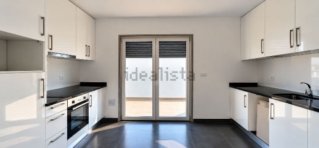 Apartamento T4 à venda na Avenida António José de Almeida s/n