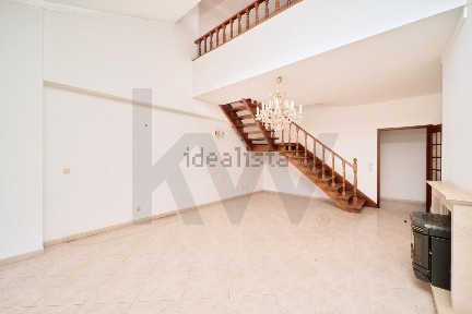 Apartamento T4 à venda na Rua Maria Auxiliadora, 216