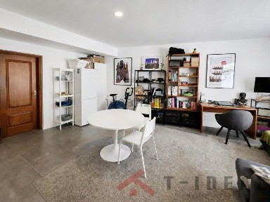 Apartamento T1 à venda na Estrada dos Moinhos
