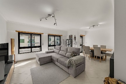 Apartamento T2 à venda na Rua Damião de Góis s/n