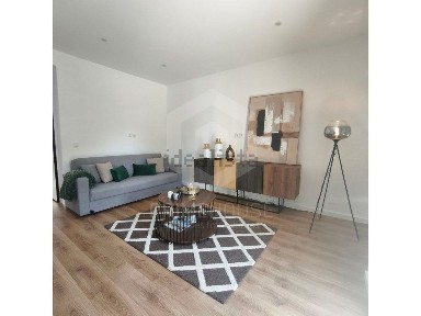 Apartamento T3 à venda na Rua João Ortigão Ramos, 21 a