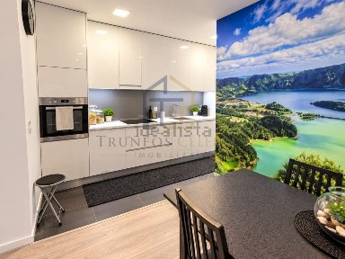 Apartamento T3 à venda na Rua Serpa Pinto, 15