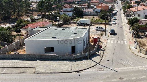 Moradia independente à venda na Rua 83, 1693