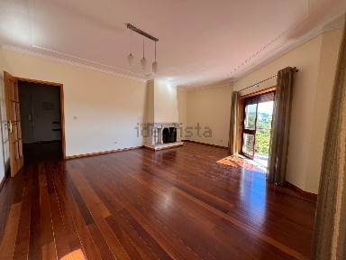 Apartamento T4 à venda em Vila Real