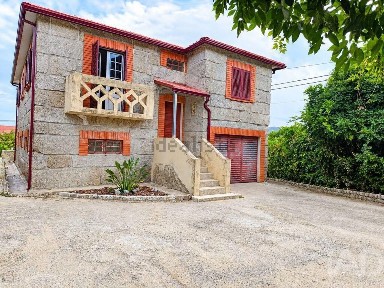 Moradia independente à venda em Paredes de Viadores e Manhuncelos