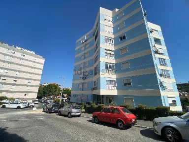 Arrendamento de apartamento T4 na Rua Doutor António José de Almeida