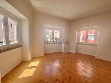 Arrendamento de apartamento T2 na Rua Conde Monsaraz
