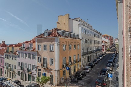 Arrendamento de apartamento T2 na Rua das Praças, 42