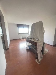 Arrendamento de apartamento T3 na Rua Adelaide Cabete