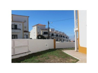 Moradia independente à venda na Ericeira Sul