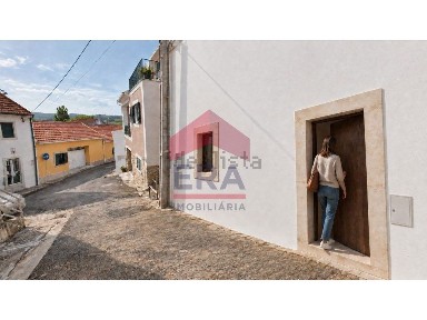 Moradia independente à venda na Moita dos Ferreiros