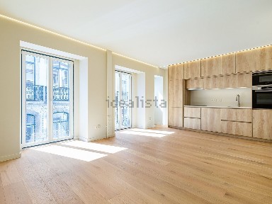 Arrendamento de apartamento T2 na Rua dos Poiais de São Bento