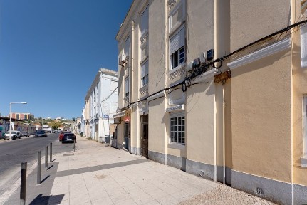 Apartamento T3 à venda na Rua Gualdim Pais