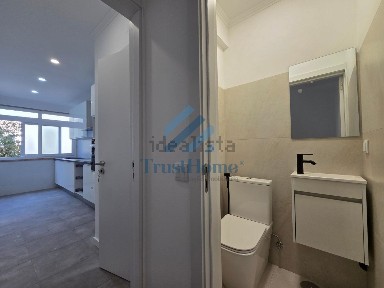 Apartamento T2 à venda na Rua Dona Maria II, 18