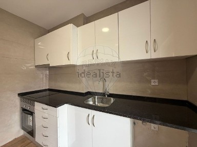Apartamento T2 à venda na Rua Cândido Manuel Pereira