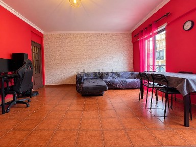 Apartamento T2 à venda na Rua Jaime Cortesão s/n