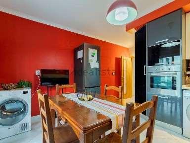 Apartamento T4 à venda na Rua José Afonso