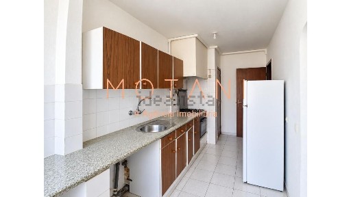 Apartamento T2 à venda na Rua Bordalo Pinheiro s/n