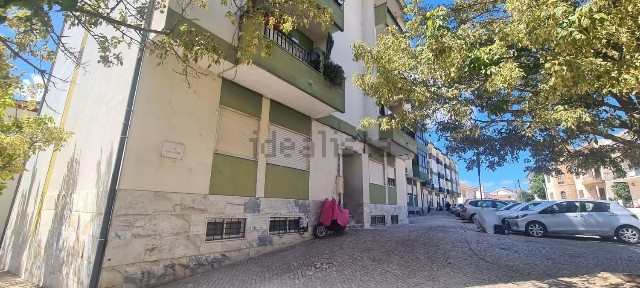 Apartamento T3 à venda na Rua Alves Redol, 133