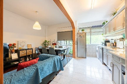 Apartamento T2 à venda na Rua 25 de Abril de 1974, 53