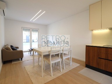 Apartamento T3 à venda na Rua Luís Teotónio Pereira