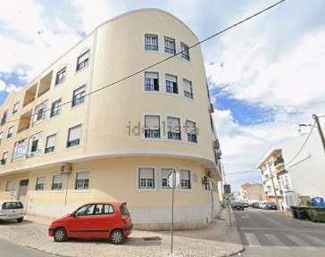 Apartamento T2 à venda na Rua Afonso Albuquerque, 68