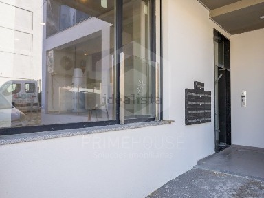 Apartamento T3 à venda na Rua Ilha do Fogo, 18