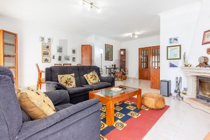 Apartamento T3 à venda na Rua Rui de Pina, 81