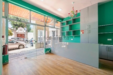 Espaço comercial à venda na Rua do Quebra Costas