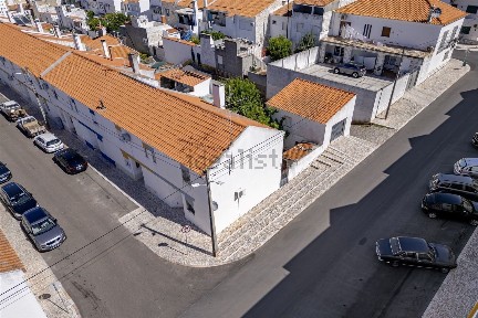 Moradia geminada à venda em Conceição