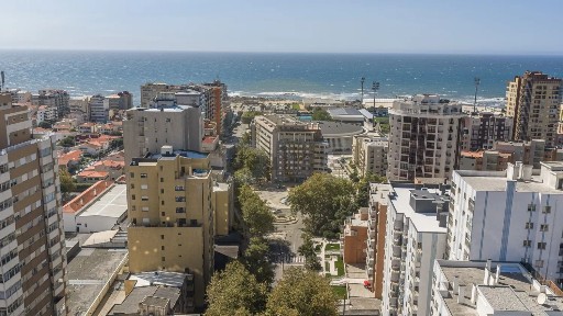 Apartamento T3 à venda na Avenida Vasco da Gama