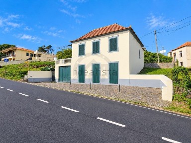 Moradia independente à venda na Estrada João Gonçalves Zarco