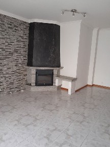 Aluga-se Apartamento T-2