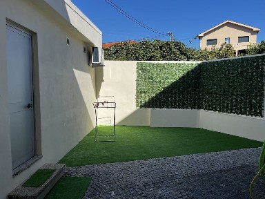 T0 para arrendar proximo faculdades e Hosp S João com despesas incluidas (água, luz e internet)