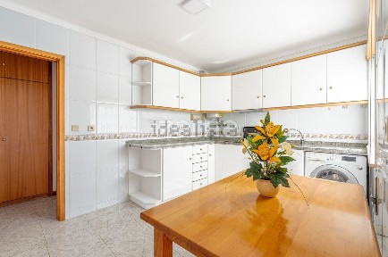 Apartamento T1 à venda na Rua Mena Matos, 109
