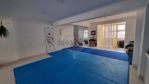 Espaço comercial à venda na Rua Aquilino Ribeiro
