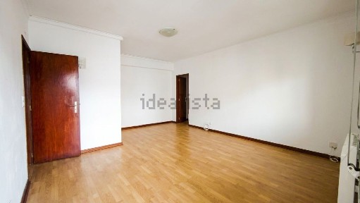 Apartamento T2 à venda na Rua Ferreira de Castro
