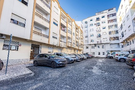 Apartamento T3 à venda na Rua José Ribeiro da Costa