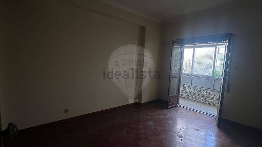 Apartamento T2 à venda na Avenida Alves Redol