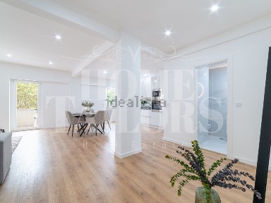 Apartamento T3 à venda na Rua República da Bolívia, 42