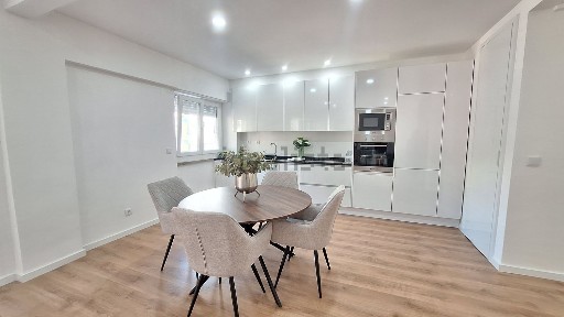 Apartamento T3 à venda na Rua República da Bolívia