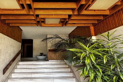 Apartamento T4 à venda na Rua Sarmento de Beires, 7