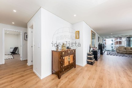 Apartamento T4 à venda na Rua Pulido Valente
