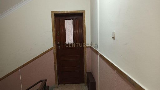 Arrendamento de apartamento T2 na Rua de Fonseca Cardoso, 125