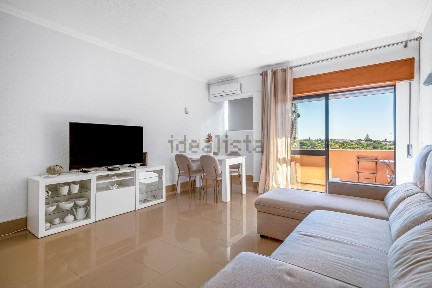Apartamento T1 à venda na Rua Raúl Brandão, 27