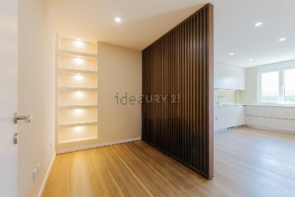 Apartamento T3 à venda na Rua Diogo Cão, 53