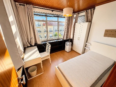 Apartamento T5 à venda na Avenida 25 de Abril