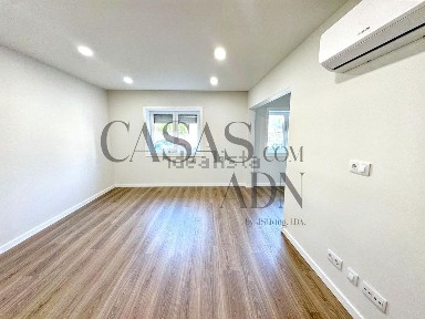 Apartamento T2 à venda na Rua Maestro Duarte Gravato